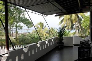 Gallery image of Happy Night Holiday Inn in Unawatuna