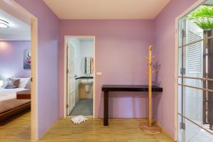 Postel nebo postele na pokoji v ubytování Harmony Naturist Resort Rawai Phuket 18yr minimum age only nudist nake d FKK