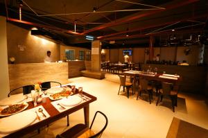 Restaurant o un lloc per menjar a WithInn Hotel - Kannur Airport