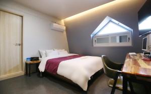 Una cama o camas en una habitación de Kakao motel