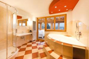 Ett badrum på Gästehaus Trixl