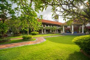 Zahrada ubytování Kuta Beach Club Hotel