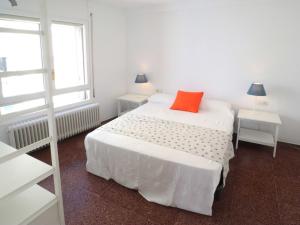Posteľ alebo postele v izbe v ubytovaní Nou xaica apartamento per 6 personas con vista a mar Ref D23002