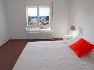 Posteľ alebo postele v izbe v ubytovaní Nou xaica apartamento per 6 personas con vista a mar Ref D23002