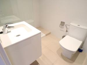 Kúpeľňa v ubytovaní Nou xaica apartamento per 6 personas con vista a mar Ref D23002