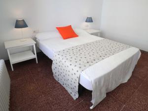 Posteľ alebo postele v izbe v ubytovaní Nou xaica apartamento per 6 personas con vista a mar Ref D23002