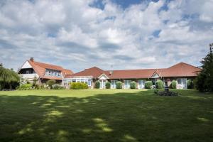 Aed väljaspool majutusasutust Hotel Am Deich