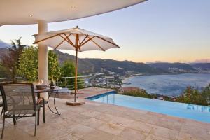 Gallery image of Azure View Luxury Apartment in Simonʼs Town