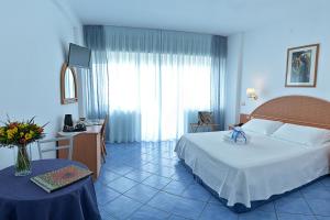 Łóżko lub łóżka w pokoju w obiekcie Hotel Pensione Reale