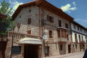 The building in which a vendégházakat is located