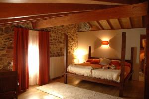 A bed or beds in a room at Hostal Casa Masip