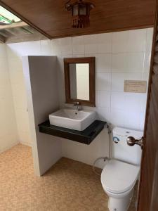 Koupelna v ubytování Thiwson Beach Resort - SHA Extra Plus