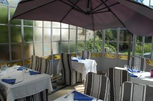 Restaurace v ubytování Logis Hotel L'europe + 16 fotografií
