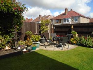 Сад в TEA in Liverpool - Private - Quiet - Ground Floor - En-suite - Walk-in-shower