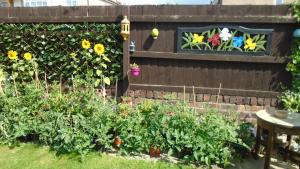Сад в TEA in Liverpool - Private - Quiet - Ground Floor - En-suite - Walk-in-shower
