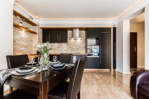 Kuchnia lub aneks kuchenny w obiekcie Apartament Górski Deluxe Odkryj Zakopane