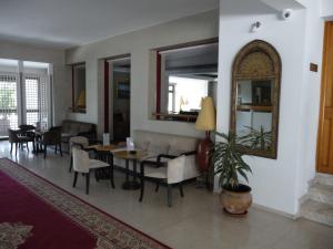 HOTEL KAMAL CITY CENTER的休息区