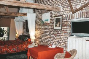 TV a/nebo společenská místnost v ubytování Hoeve Westdijk