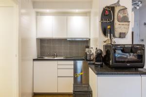 Kuchyň nebo kuchyňský kout v ubytování Apartment Mummery 1 - Central Chamonix Walk to Piste