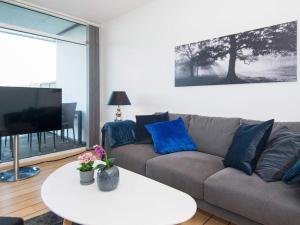 En tv och/eller ett underhållningssystem på 4 person holiday home in Ebeltoft
