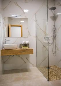 Koupelna v ubytování Villa Holiness a luxury villa in Dubrovnik, tennis court