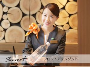 Členové personálu v ubytování Super Hotel Premier Saitama Higashiguchi