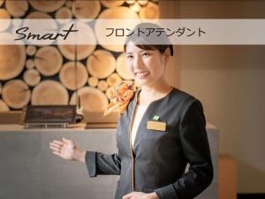 Členové personálu v ubytování Super Hotel Premier Saitama Higashiguchi