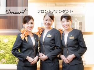 Členové personálu v ubytování Super Hotel Premier Saitama Higashiguchi