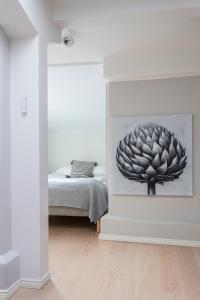 a bedroom with a picture of a pineapple on the wall at 2ndhomes Luxury Helsinki City 2BR Penthouse w/Sauna in Helsinki
