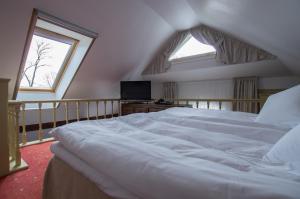 Postel nebo postele na pokoji v ubytování Pädaste Manor