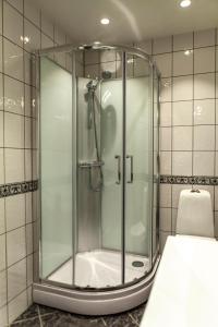 A bathroom at Forenom Serviced Apartments Bergen City