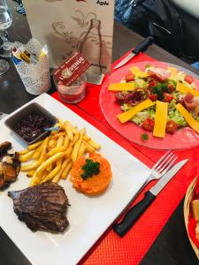 Gallery image of L'Avenue in Agde