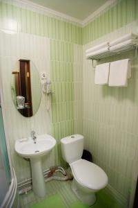 Ett badrum på Mereke Hotel