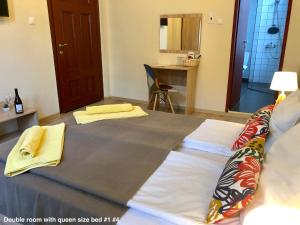 Postel nebo postele na pokoji v ubytování SKYLER GUEST HOUSE