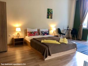 Postel nebo postele na pokoji v ubytování SKYLER GUEST HOUSE