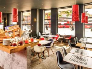 Reštaurácia alebo iné gastronomické zariadenie v ubytovaní ibis London Stratford