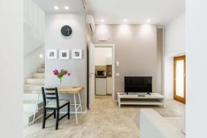 a living room with a table and a television at Scicli Albergo Diffuso in Scicli