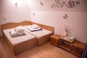 Postel nebo postele na pokoji v ubytování Pensiunea Dalia Voineasa