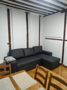 A seating area at Patio de la Plata