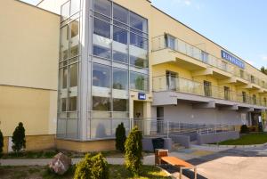 Budova, v ktorej sa kemping nachádza