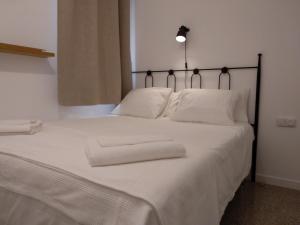 Ένα ή περισσότερα κρεβάτια σε δωμάτιο στο Apartamento 2 Cal Genís - WIFI