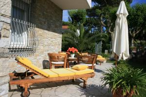 a patio with a table and chairs and an umbrella at B&B Ortensia in Forte dei Marmi