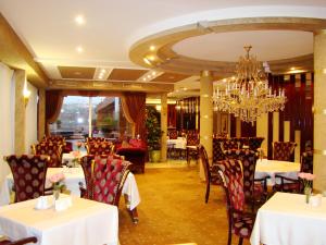 Restaurace v ubytování Ark Palace Hotel & SPA