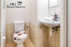 Kúpeľňa v ubytovaní J&J Apartments, Łazienna 30 Apartament 8/1