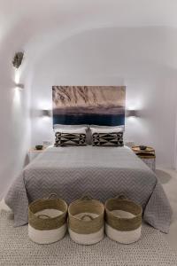 A bed or beds in a room at 3 Caves by Caldera Houses