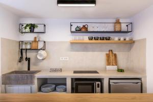 A kitchen or kitchenette at 3 Caves by Caldera Houses