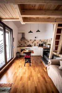 a living room with a table and a kitchen at Copo in Sierra Nevada