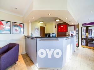 Zona de hol sau recepție la OYO Lakeside Haydock Hotel, St Helens