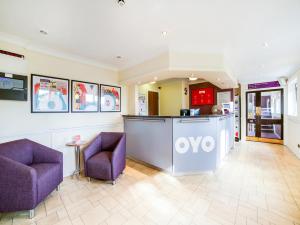 Lobbyn eller receptionsområdet på OYO Lakeside Haydock Hotel, St Helens