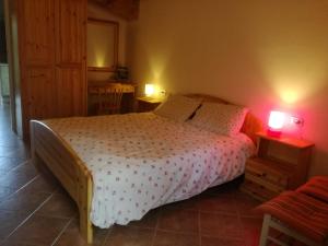 a bedroom with a bed and two lamps on tables at Agriturismo Coradosso "La casetta" in Selvapiana